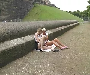 Lesbiche bere pipì-Ceca babes godere di fare pipì sul viso e giocare con dildo pizde futute gratis