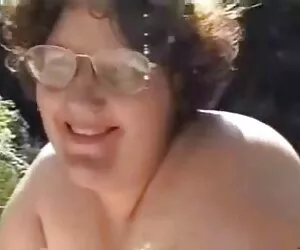 Trio caldo con video hard hd una vecchia cagna bionda all'aperto