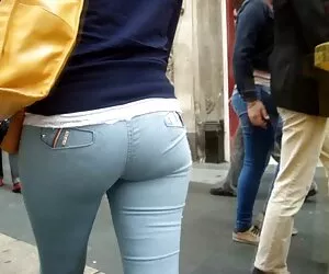 Si toglie la biancheria intima e porno hd latina allarga il culo per il cazzo