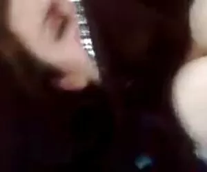 Caldo Squirting giovane videoporno in hd ragazza davanti alla webcam