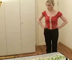Olya fa videoporno hd il suo primo sesso anale