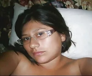 Latina SalinaFoxx gioca con siti porno hd la figa stretta