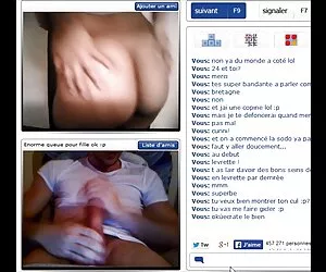 Sexy bruna fuma porno alta definizione e martella la sua figa