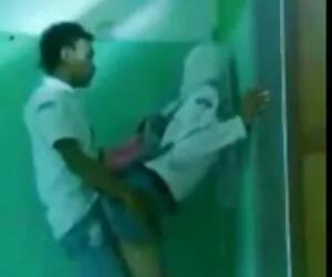 Bella bionda ha bisogno filmporno hd di un passaggio