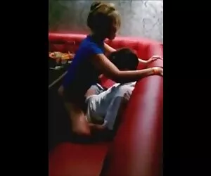 Squirting durante il doppio cazzo duro videoporno hd