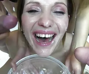 Skinny bionda ampiamente gioca video potno hd la sua figa